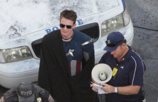 Illustration for article titled The Avengers set photos